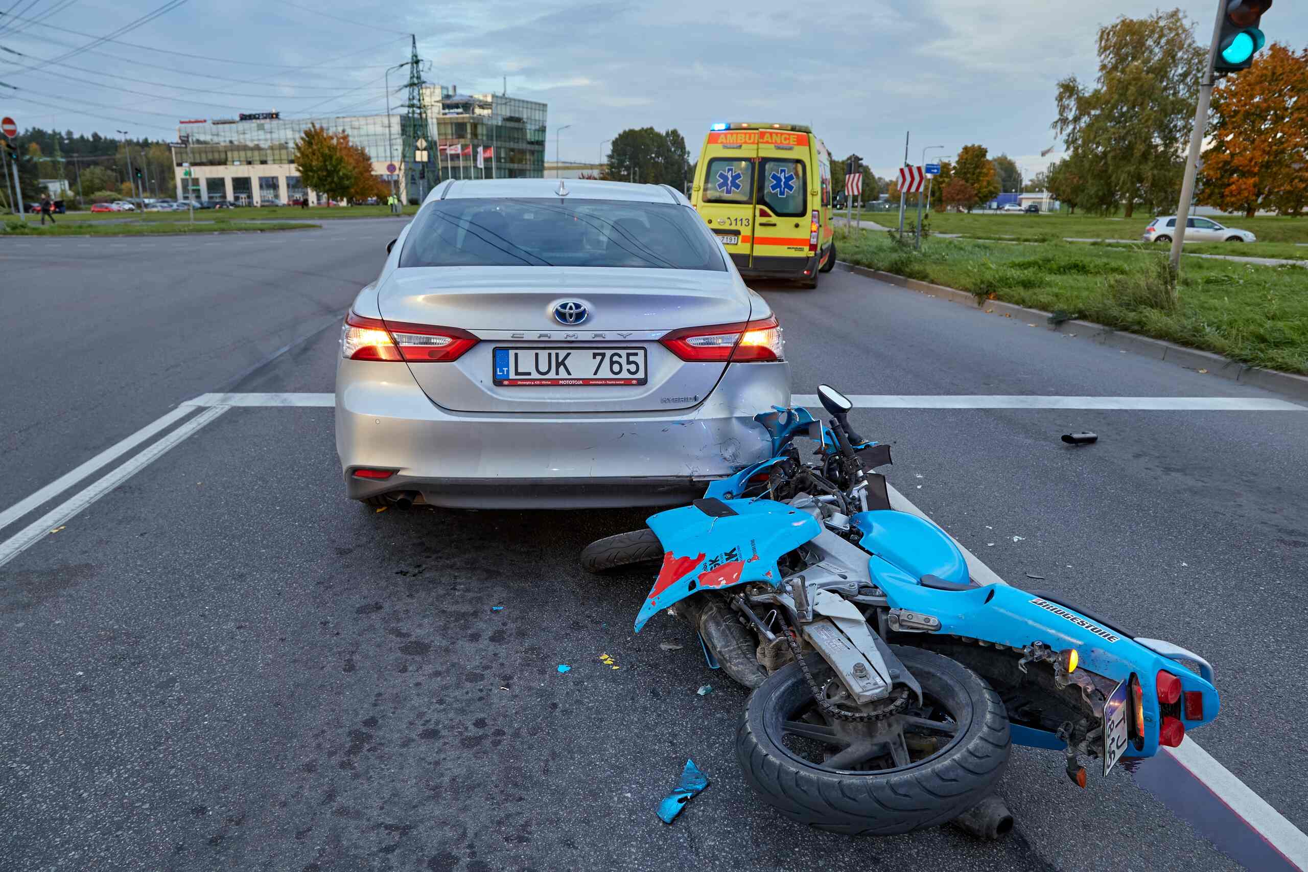 Rear-end collision between a motorcycle and a car at an intersection, a frequent cause of motorcycle accidents in Florida